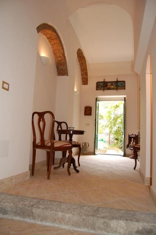 Ingresso elegante con scale - La Durlindana B&B