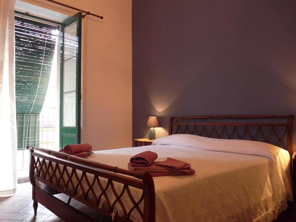 Insegna La Durlindana B&B - Via Cosentini Acireale